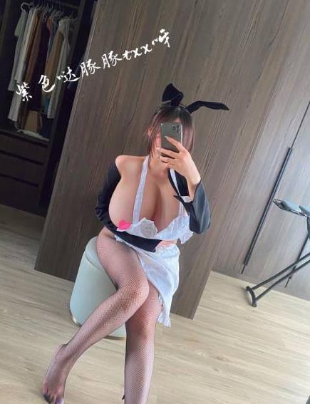 上帝宠儿的禁忌世界:童小芯的紫se+you惑