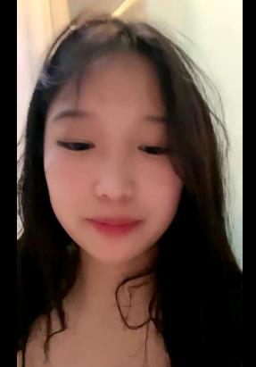 清纯美女与榨汁机的秘密约会，让你爱不释手！