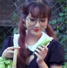 诱人《田地女仆汐汐的超短裙美腿肉丝足秀》百度云资源大放送！