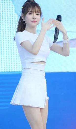 限时特惠韩雅女团下水合集，wegirls精彩资源一网打尽！