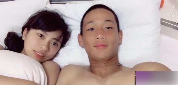 留学生卡米与男友的私密自拍作品