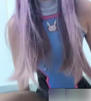 火辣女神尽情品味蜜桃换装作品