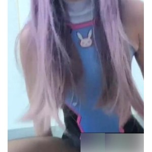 火辣女神尽情品味蜜桃换装作品