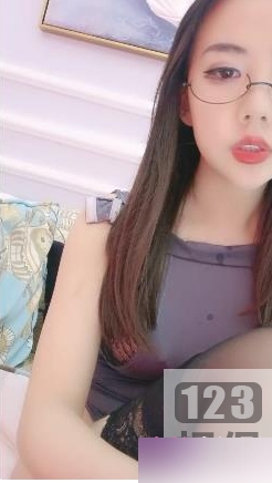 戴眼镜的大长腿眼镜妹合集，让你心动不已！