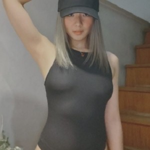 《许美仁四眼金主私拍照片，高清0.66G，百度盘免费下载！》