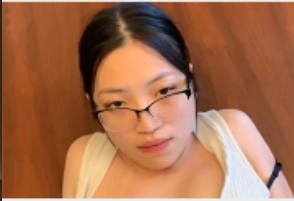 华裔美女黑丝诱惑：帮助老外上司尽享口J-S乐趣！