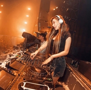 禁忌破解网曝门事件！成都DJ女神艾米高颜值羞羞作品，展示绝美身姿！1V高清震撼，113M超大容量！