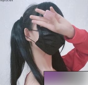 火辣双马尾美女沈娇娇，穿上红色七三款运动服，尽情释放给力！