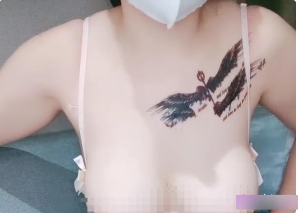 半糖网红直播，童颜主播展示巨峰！