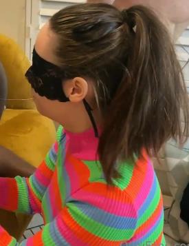 妻子在OnlyFans上守旁边丈夫，伺候老黑