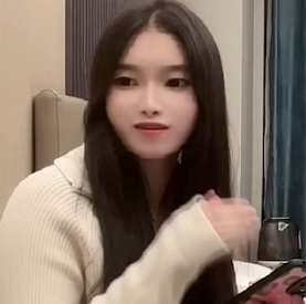 网红脸精选:水润多汁的蜜桃色胖臀学妹,适合约会前的兼职边缘体验