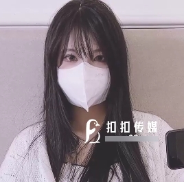 小敏儿的暗恋对象是女同学,他下药让她迷失了自我,然后爆玩了她。她穿着窄裙的样子在某处被拍下来了,这些照片被上传到了百度盘上。