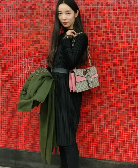 商品转载搬运迷翻小嫩模奇葩姿势玩弄小某处2.9G1v+3g百度盘