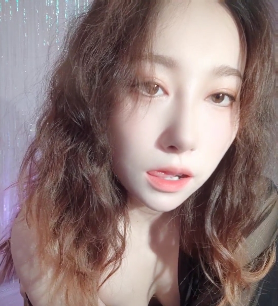 反差女神禧妹私人微信私拍百度云资源