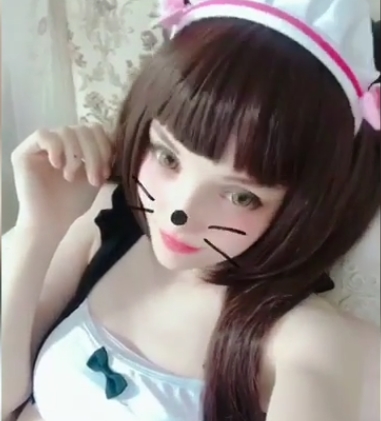 家庭型乱来团建活动,包括表妹、小姨子、女友和嫂子参与,1V摄像头,3.32G存储空间,百度平台提供相关服务。