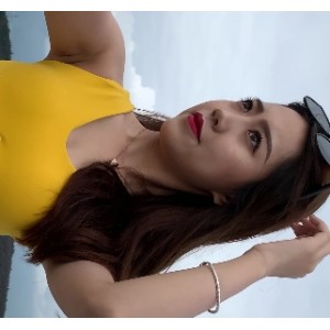 美女穿着紧身裤展示翘臀的4V视频（10.64G）