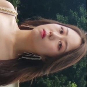 玲玲的4V视频：高跟大白包臀裙展示，长腿美女，10.99G百度云资源