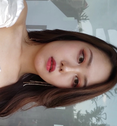 玲玲的4V视频：高跟大白包臀裙展示，长腿美女，10.99G百度云资源