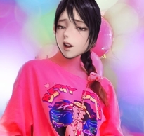 小学音乐老师展示钢琴和吉他技巧,穿着时尚的高跟鞋和长腿骚气十足