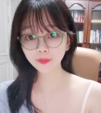 清纯眼镜小姐姐桃子舞蹈系主播百度云