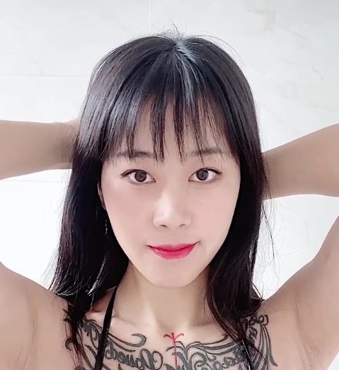 可白嫖的张贺玉吃瓜自拍相机