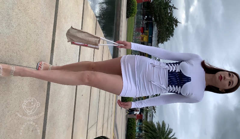 性感比基尼美女展示长腿翘臀的视频分享（百度云）