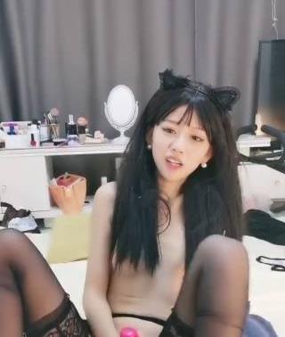 女神米拉与粉丝进行激烈直播大战