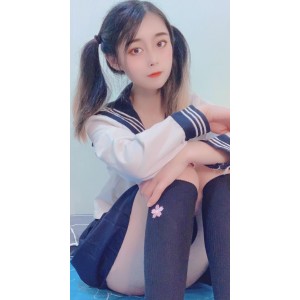 粉嫩妹子的私拍丝袜鱼丸