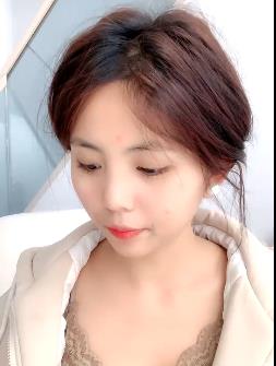 服装店老板娘拥有1V-1.3G的纸箱