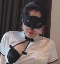 光阴中的妻子控——旗袍和黑丝袜的魅力少妇，后推车内的特写