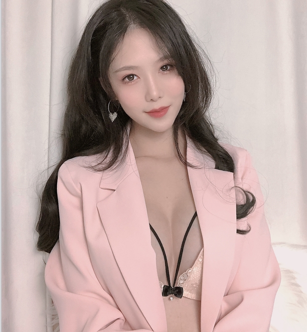 抖娘利世NO.55粉色西装