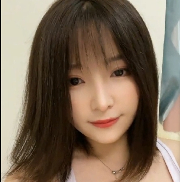 抖音美女妤子的一对一瑜伽课程，展示了她漂亮的馒头和丰臀