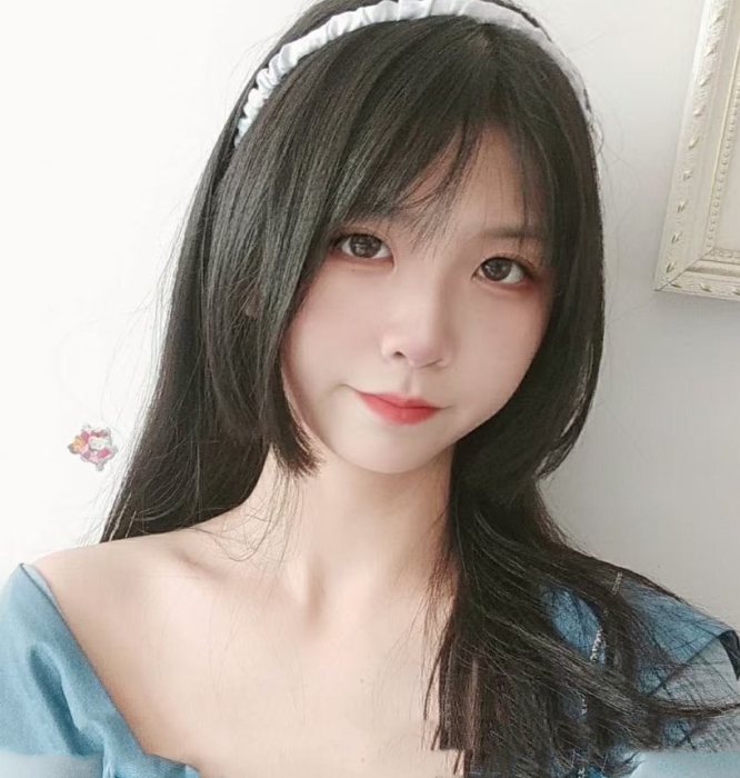 逆天妹子在公共场合光着pp的酸果儿（转载搬运）