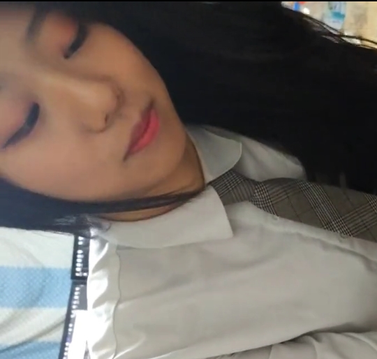 长发文静妹子与男友在宿舍打粑粑啪,2V镜头下的302m视频,百度盘分享