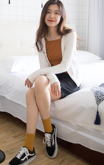 物恋传媒172期:恋足系列,棉袜和裸足套图,13个四人游和1V1的08G。