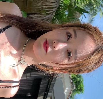 性感吊带牛仔裤美女视频