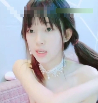 可爱的18岁小妹子，身材瘦瘦，营养不良，皮肤粉嫩