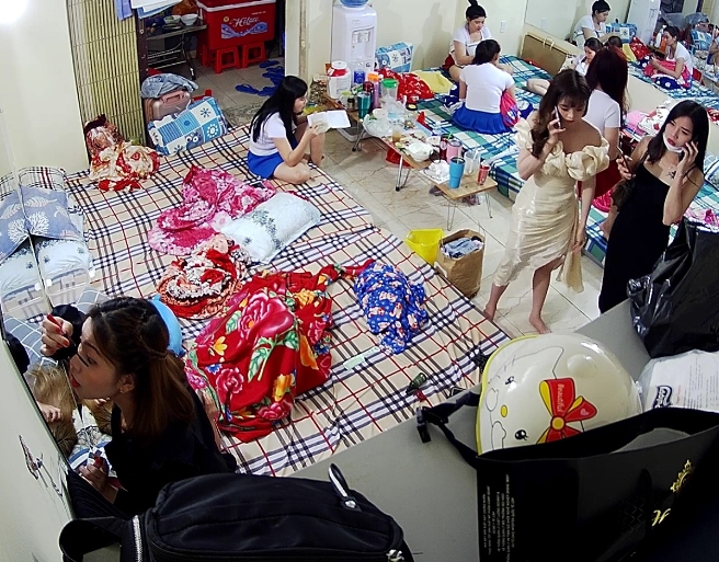 私密女生宿舍摄像头，大罩杯大长腿，10V1.2G，百度盘分享