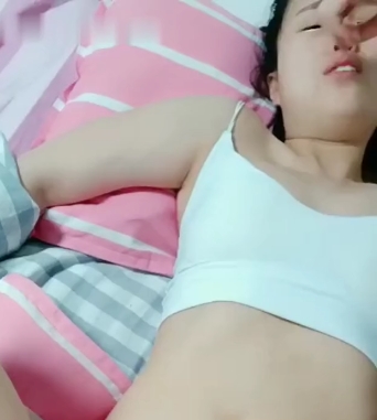 鲜艳女友的清纯魅力在未经人事中散发出来的落红，1V视频，容量为146M