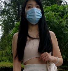 紧身白裤美女展示长腿翘臀的视频（百度云）