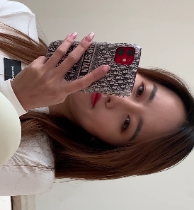 白色紧身裤长腿翘臀美女视频