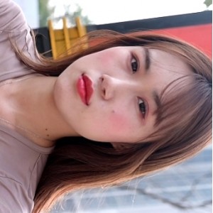 美女穿黑丝包臀裙高跟展示长腿的视频分享