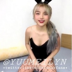 推露脸水嫩反差小姐姐