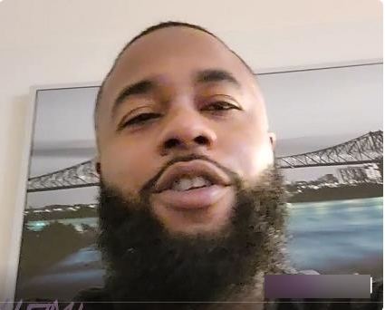 华裔大胡子哥演绎成熟主妇在卧室的剧情