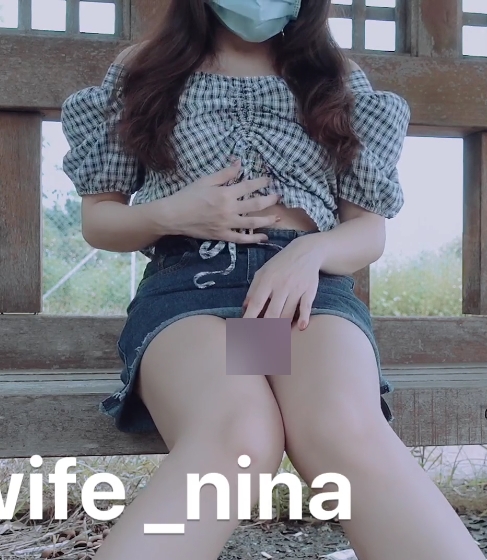 Sexywife_Nina户外展示打粑粑合集