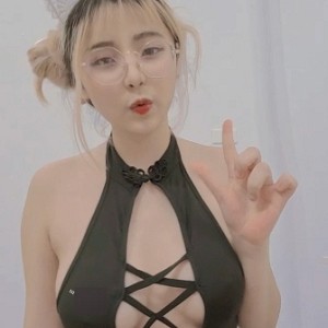 付费女神Linhi_Cute的7.14G性感可爱视频封面预览图