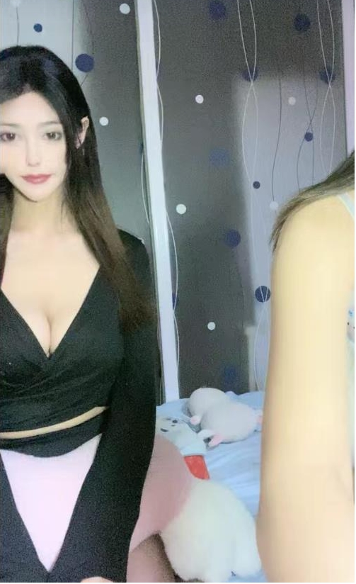 尤物黑丝和白丝姐妹花银1V自怼1.56GB