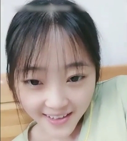 清纯甜美学生妹的私人照片，学校女神的独家照片，男友面前的宠物狗照片，1v+760M的照片合集，百度盘分享