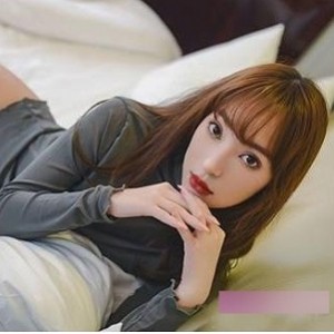 顶级模特李沫花絮拍摄，专业摄影师TINA为盘丝网拍摄的尺度拍摄作品