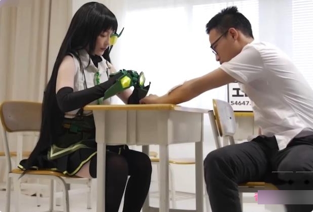 沈娜娜与海莉联手发起的反霸凌行动